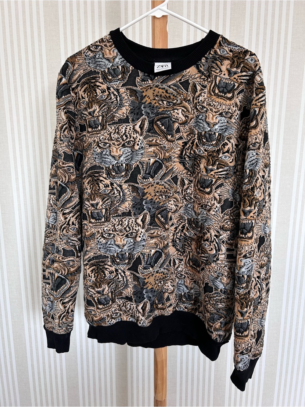 Zara Men's Jacquard Roaring Tiger Animal
Graphic Sweater Rare Size XL - Picture 4 of 8